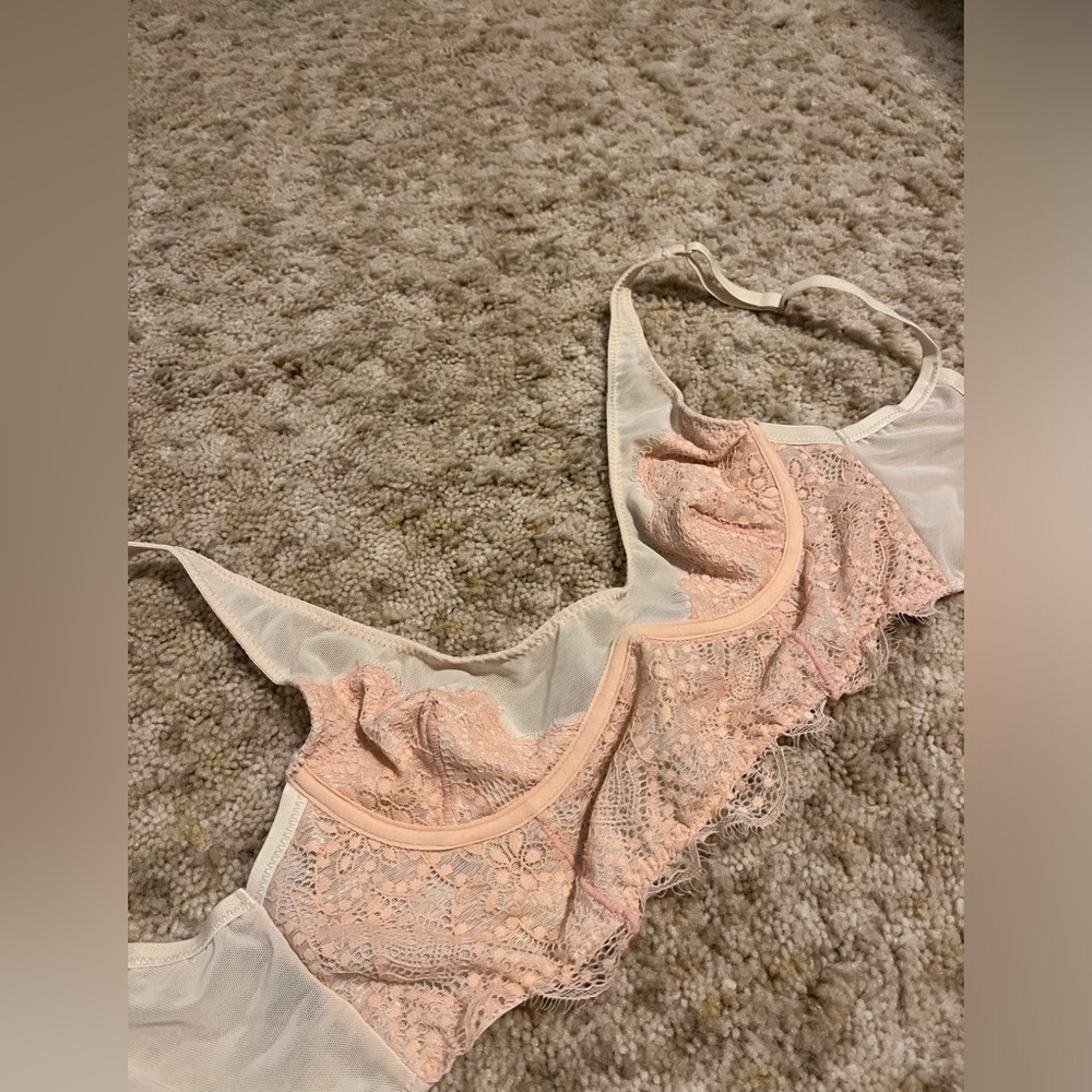 size medium hardly worn before urban outfitters pink bralette